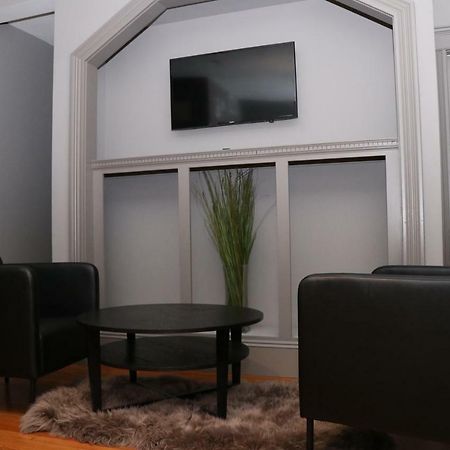 A Stylish Stay W/ A Queen Bed, Heated Floors.. #21 Brookline Exterior foto